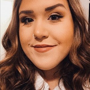 Meet your Posher, Kayla